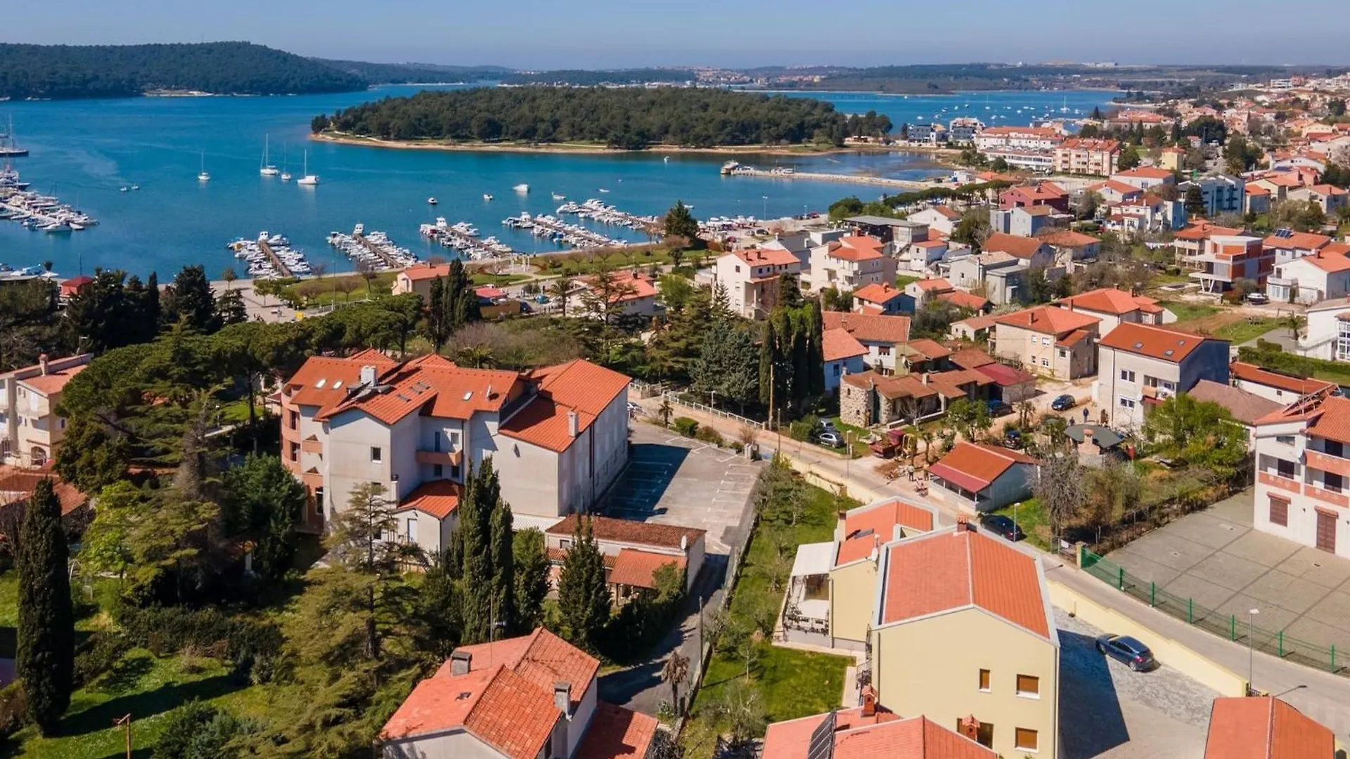 4 Guests Apartment In Medulin